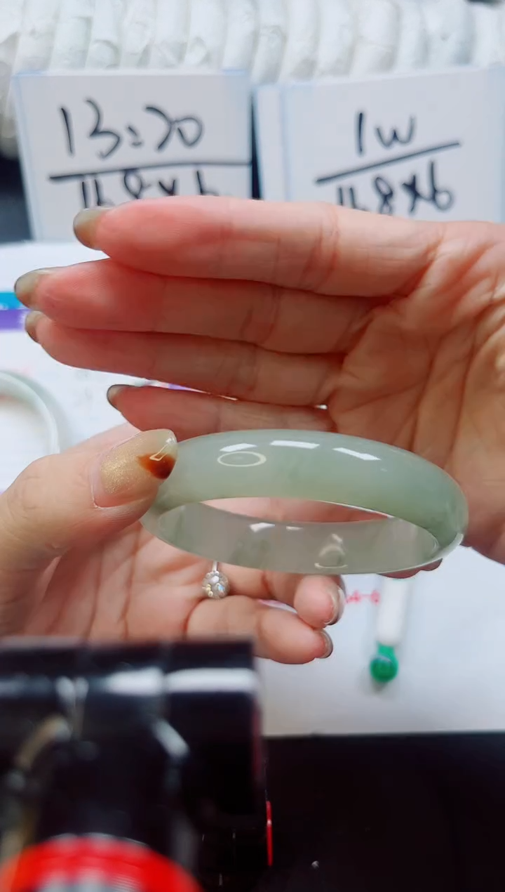 【闪购商品】石英质玉未镶嵌手镯290