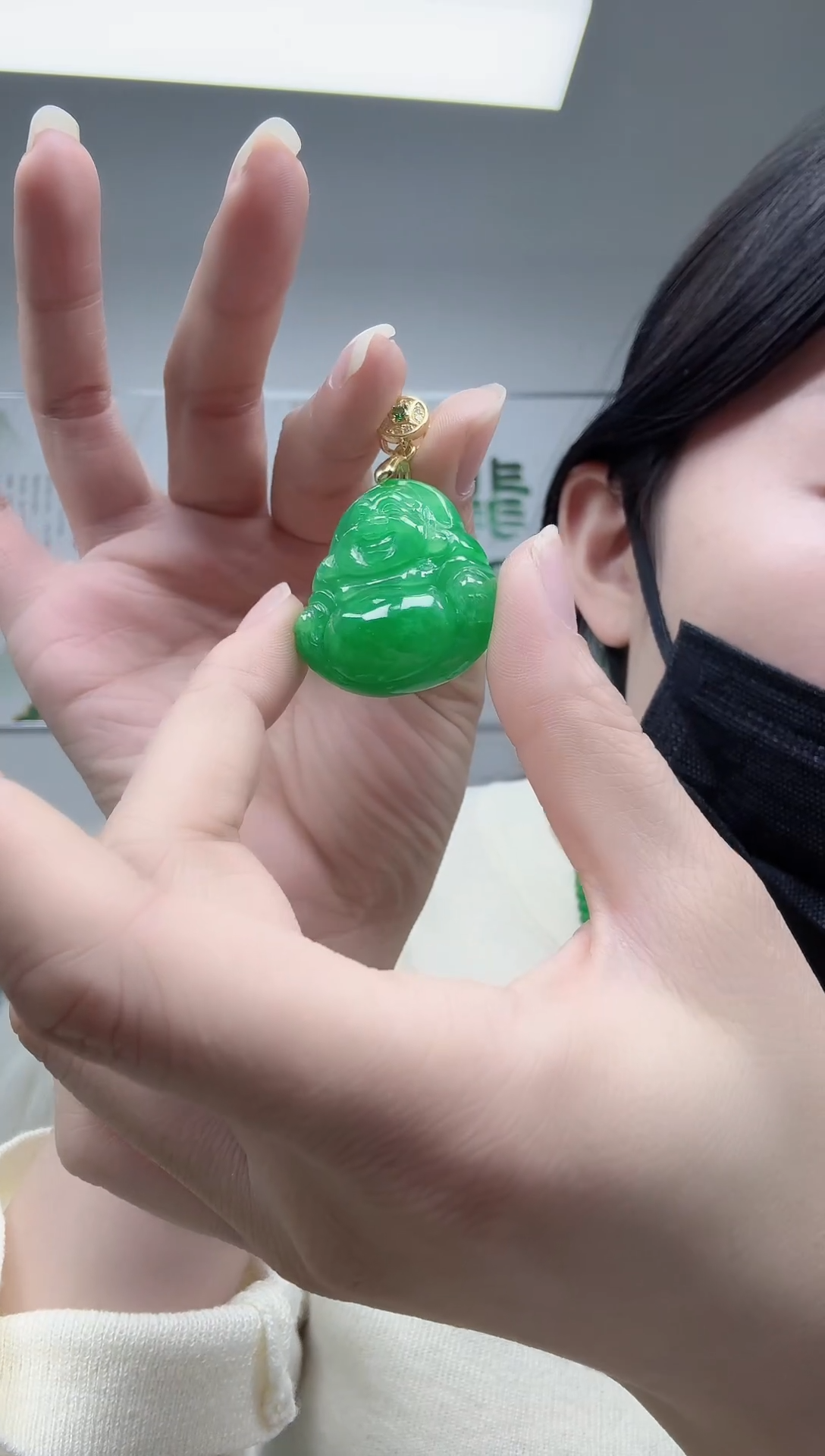 颈饰未镶嵌翡翠绿大佛