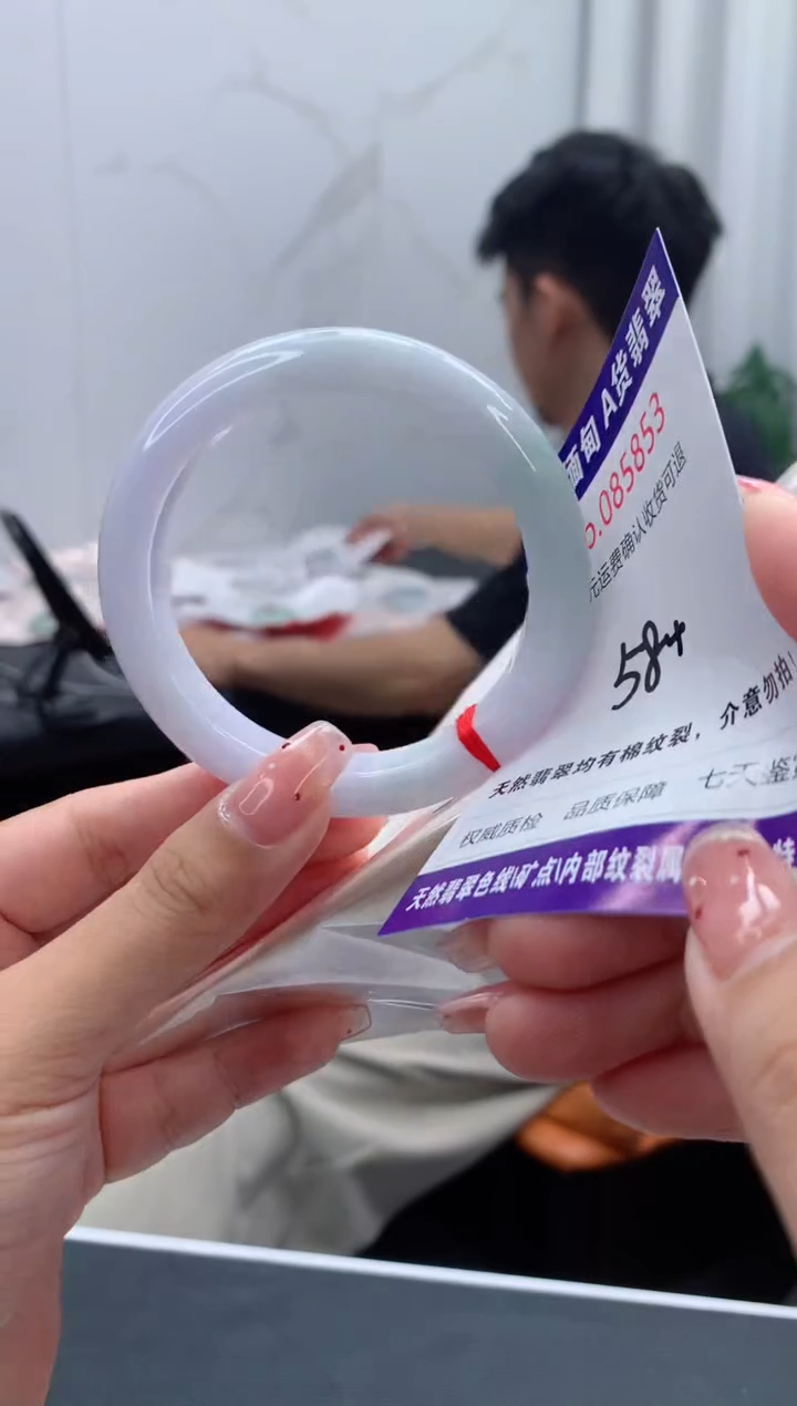 未镶嵌手镯翡翠有纹，完美者勿拍