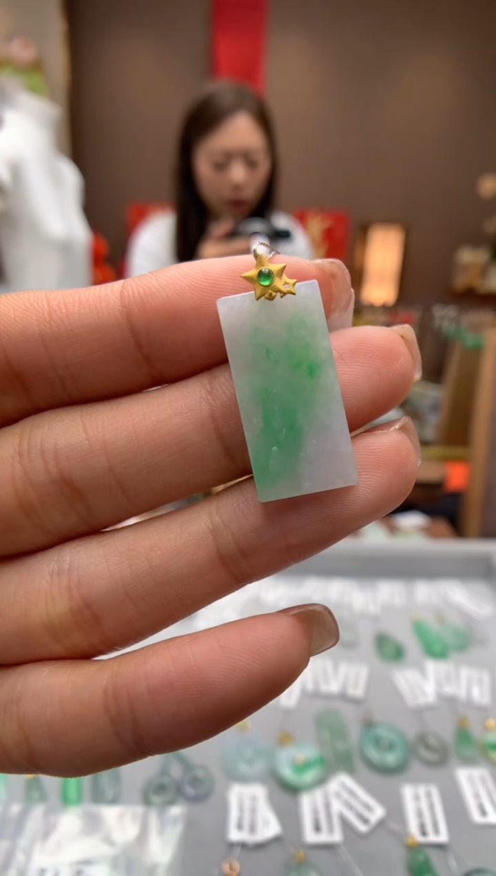 【闪购商品】翡翠颈饰18K金镶嵌无事牌