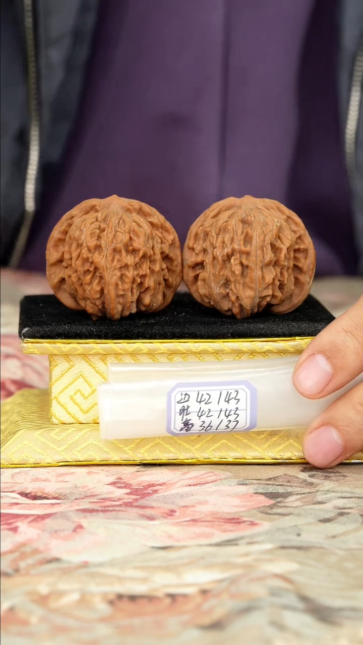 【闪购商品】文玩核桃把件一代楼