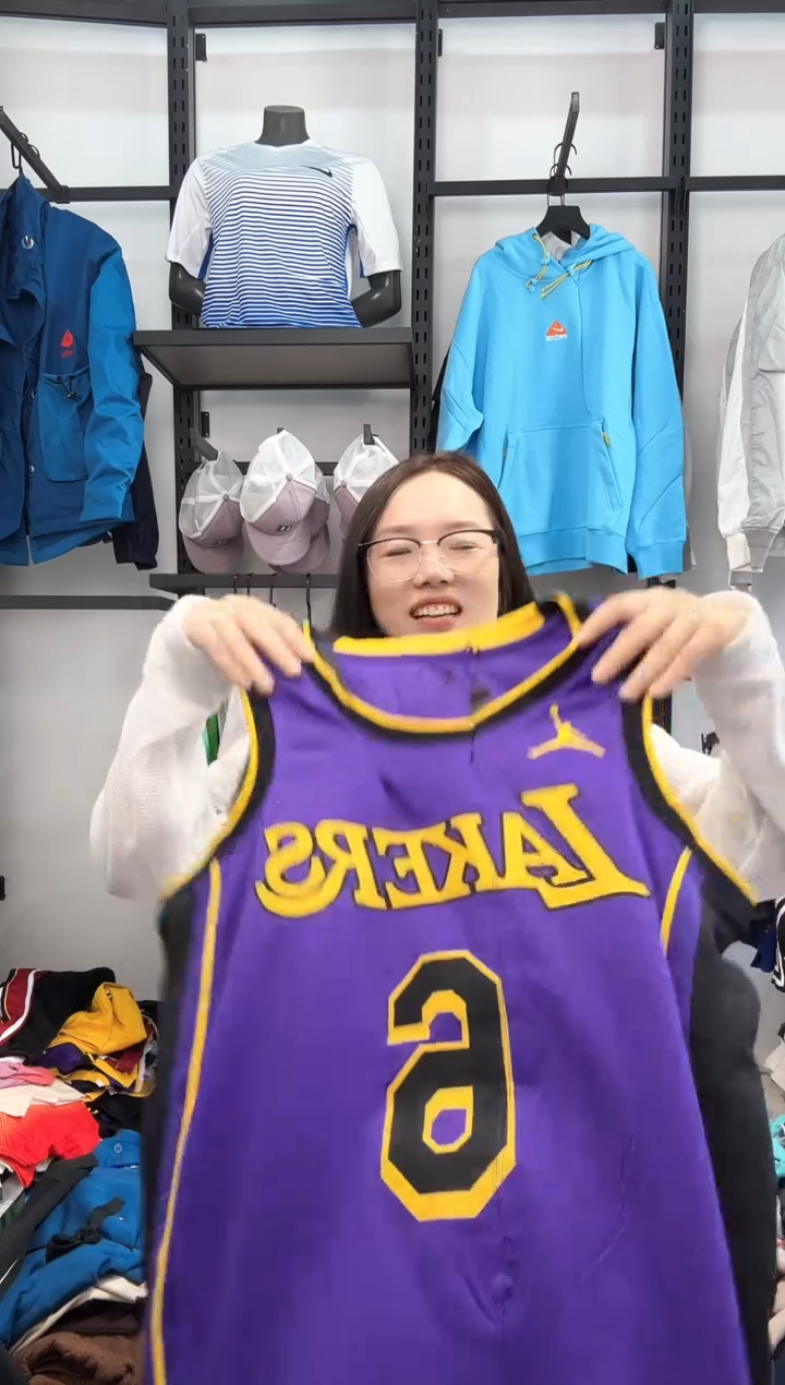2584  编码  耐克卫衣服饰瑕疵款过款为准 尺码