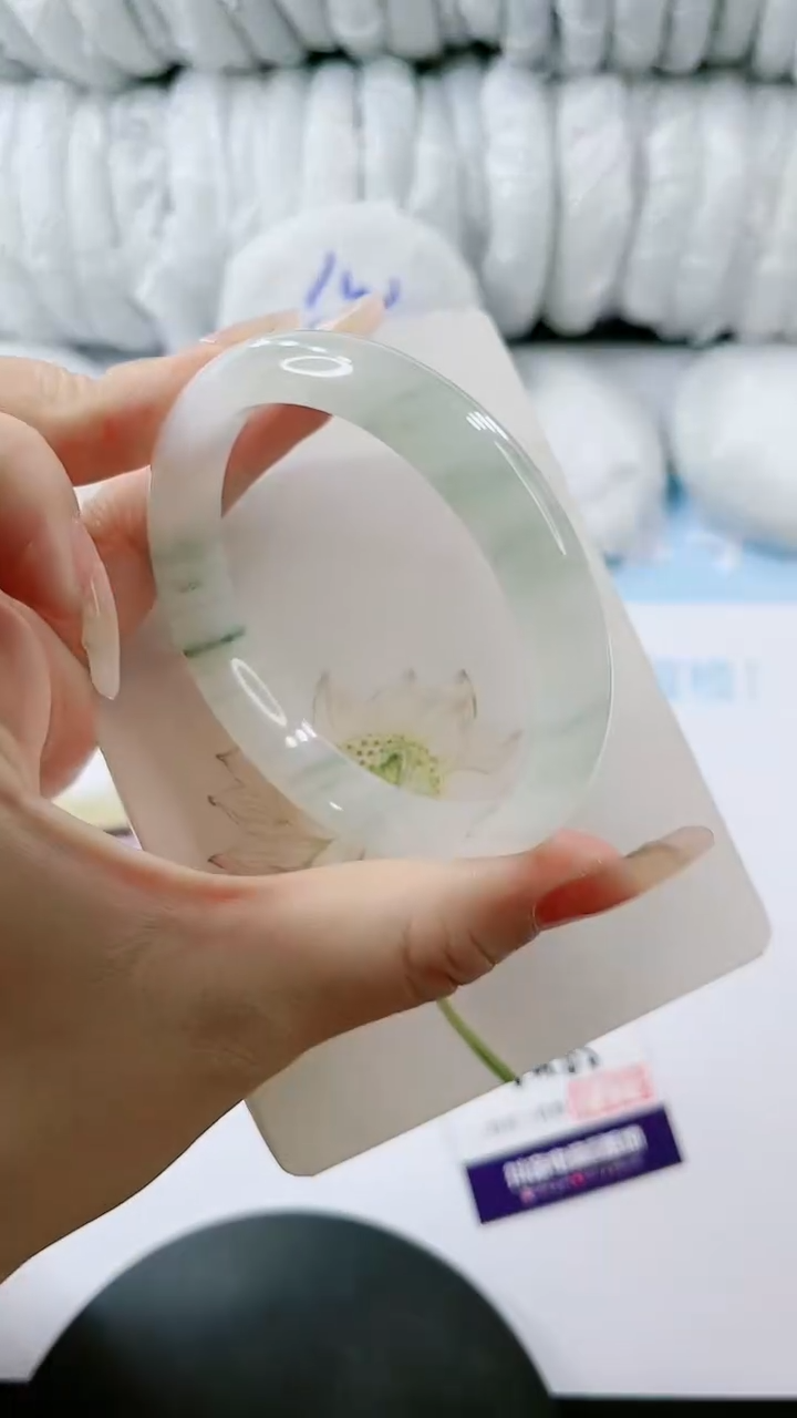 【闪购商品】石英质玉手镯未镶嵌多样性发货V465