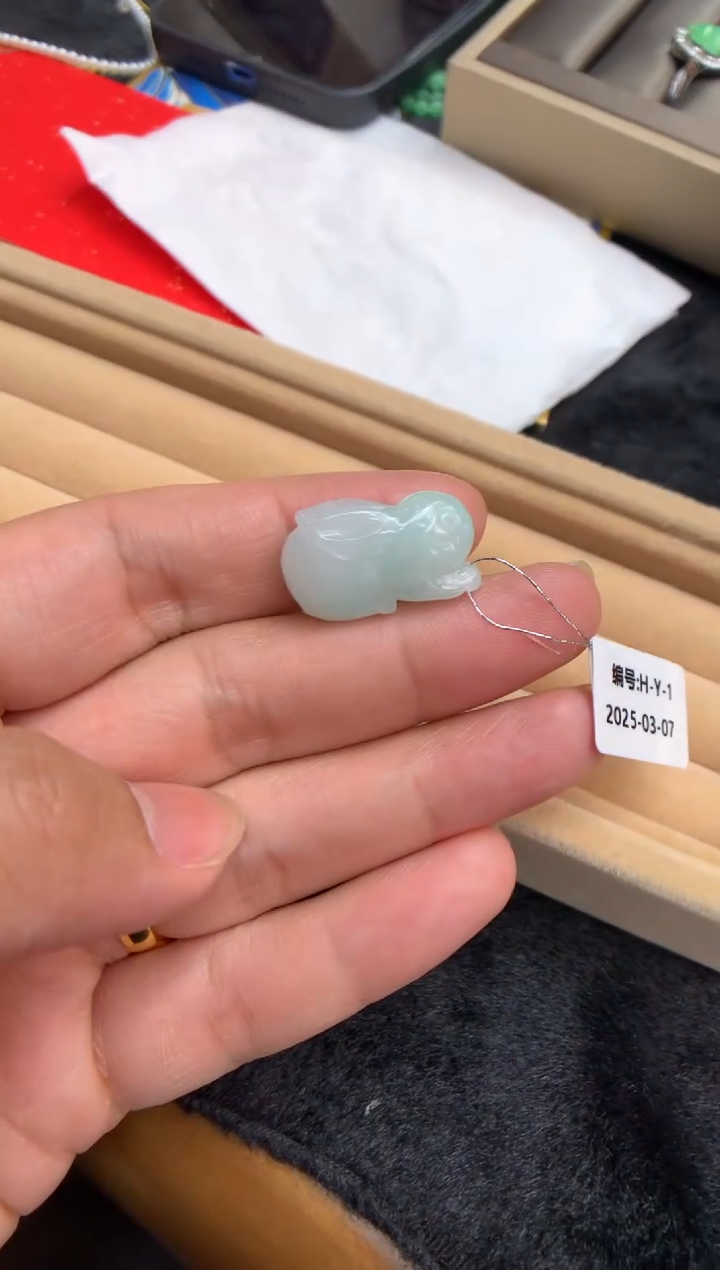 【闪购商品】翡翠颈饰未镶嵌兔兔