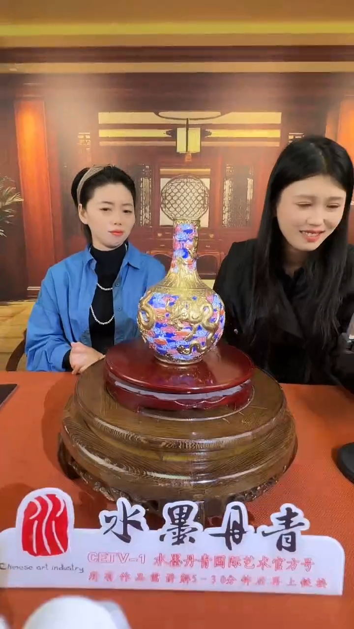 摆件瓷何平窑雕彩龙纹天球瓶6带证书