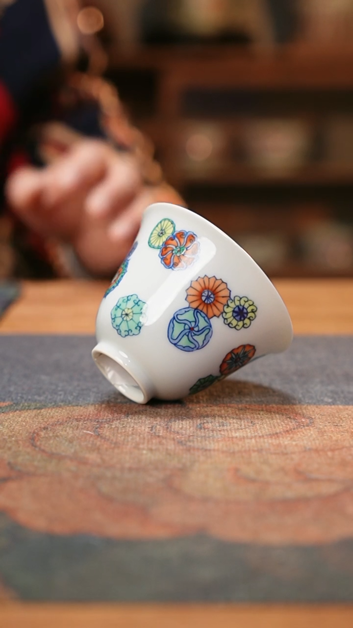 【闪购商品】青花斗彩皮球花铃铛杯