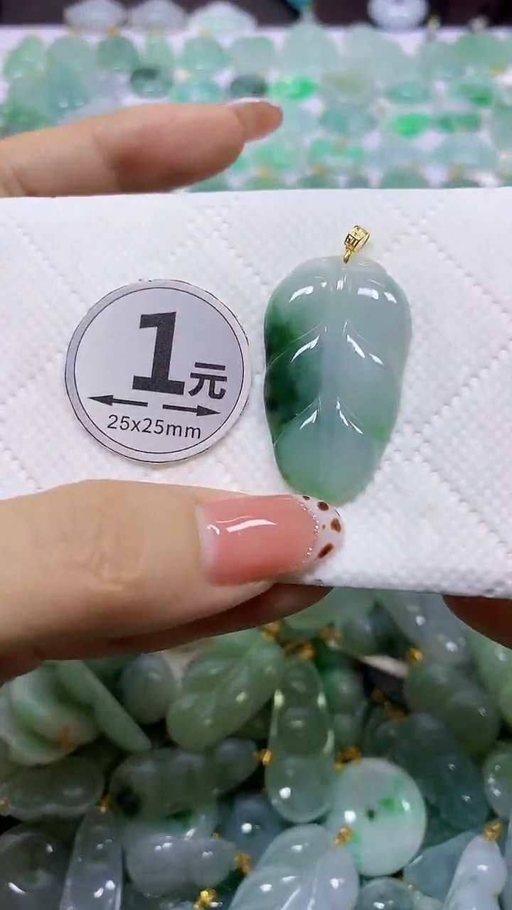颈饰18K金镶嵌翡翠天然翡翠A货
