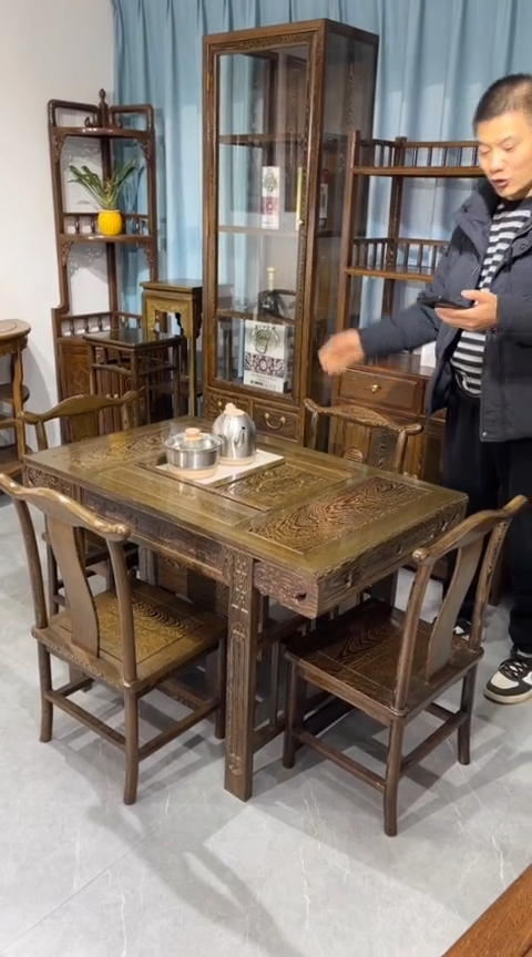 鸡翅木类成套家具 茶桌尺寸长106宽65高68，椅子38*35*35坐高