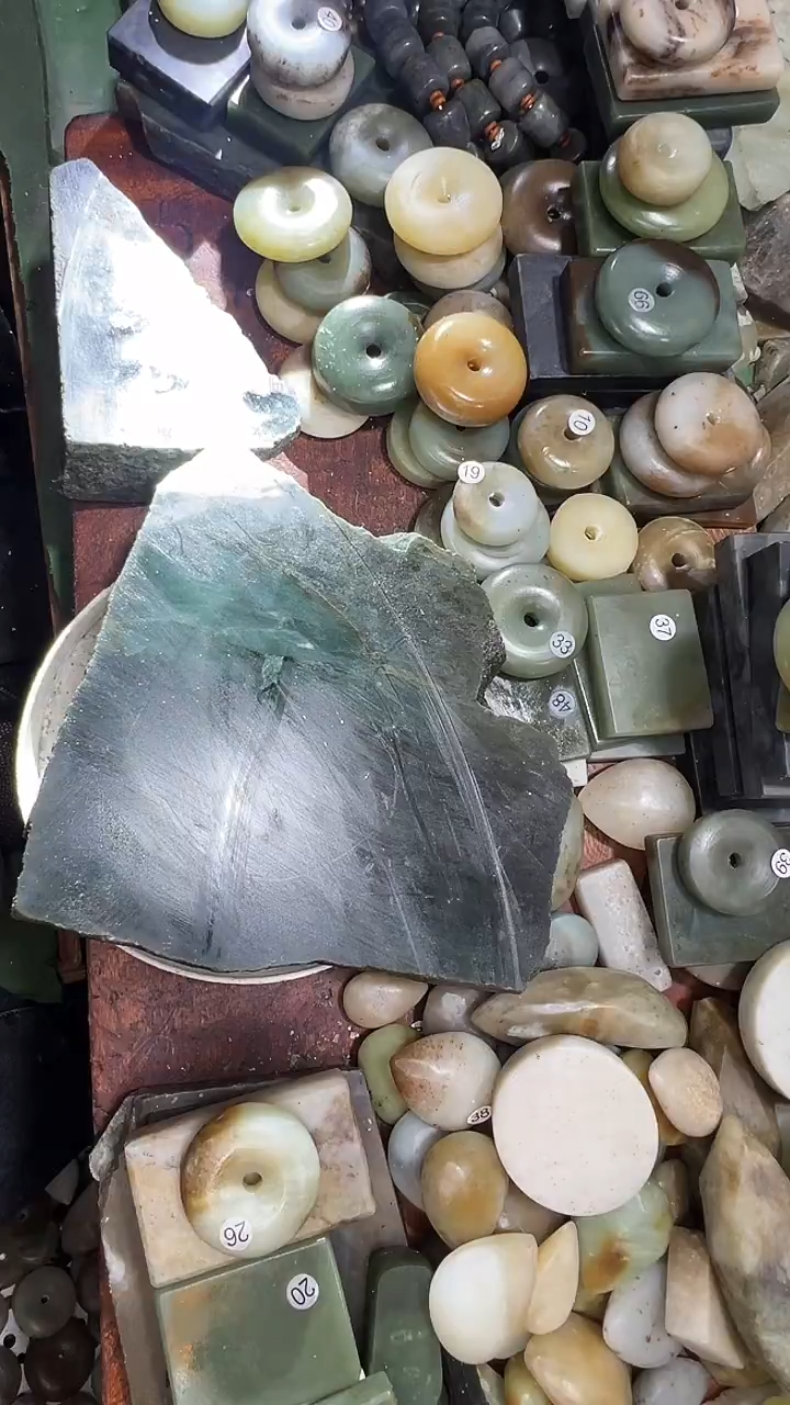 未镶嵌和田玉珠宝半成品1