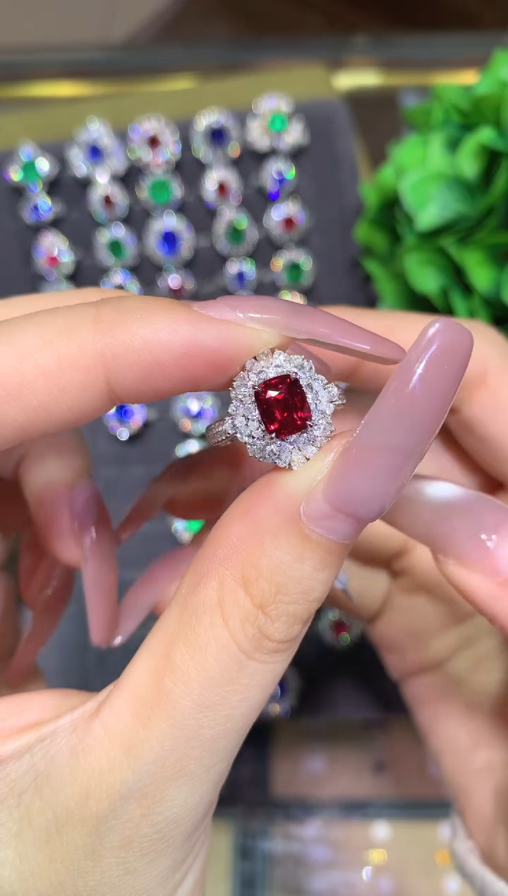 18K金镶嵌戒指红宝石1.53CT