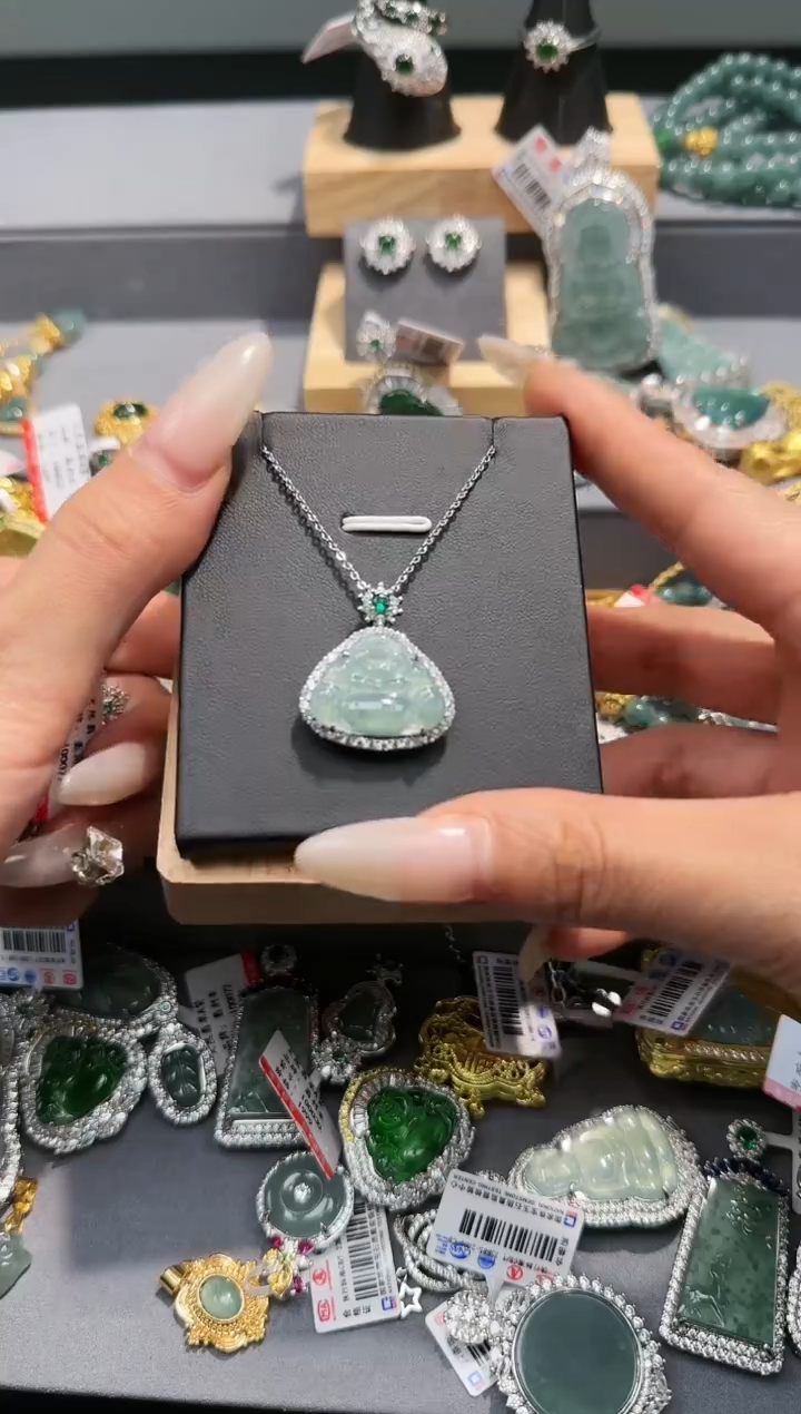 【闪购商品】翡翠吊坠(赠链)未镶嵌天然翡翠A货