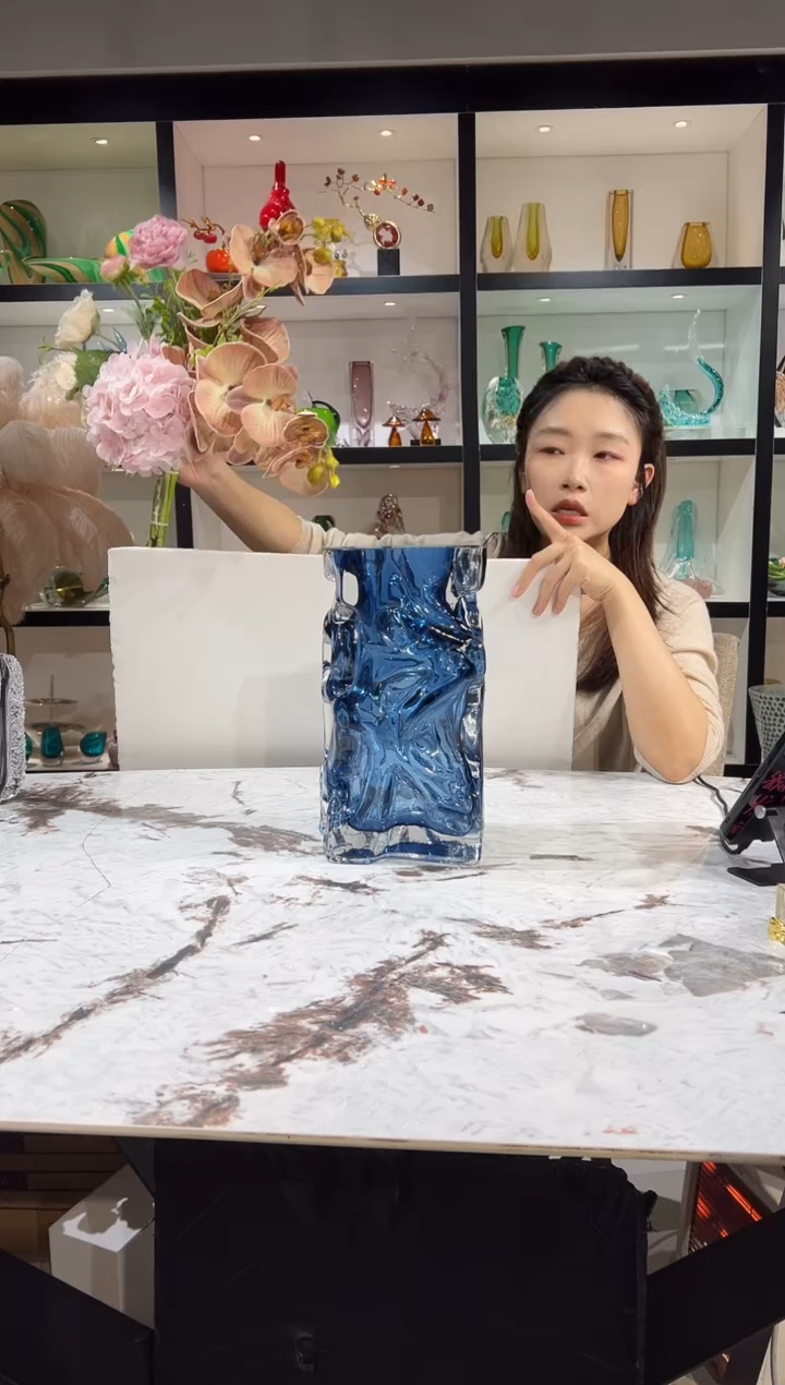 设计师款蓝色花瓶