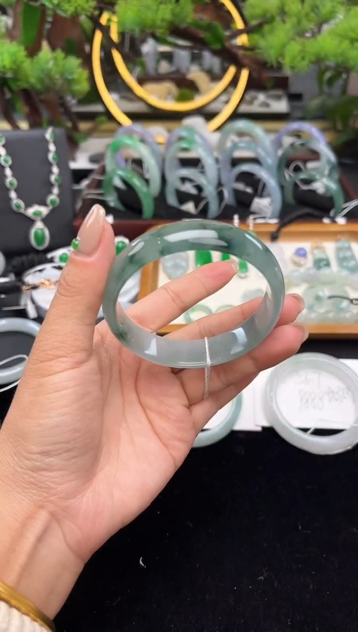 未镶嵌手镯翡翠手镯