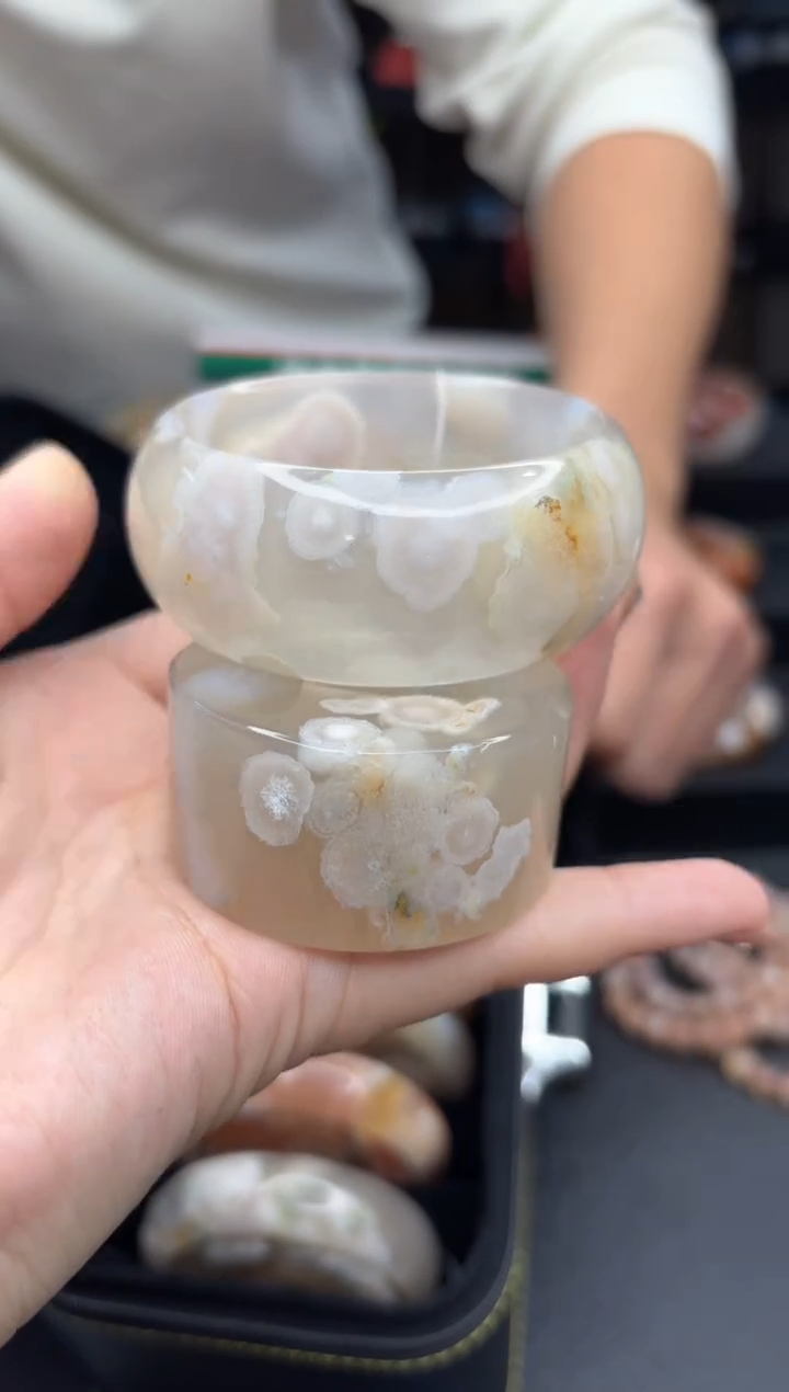 【闪购商品】石英质玉手镯未镶嵌1096（54圈赠送镯心）