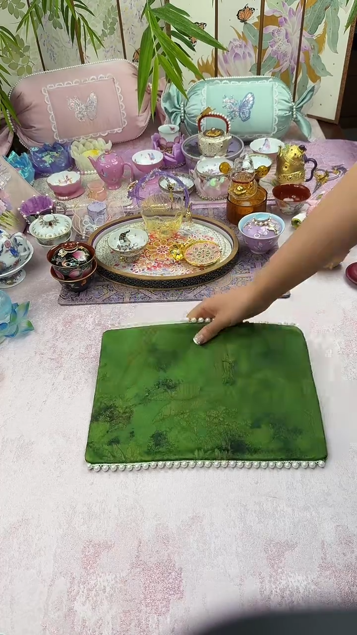 绿色真丝钉珠茶席
