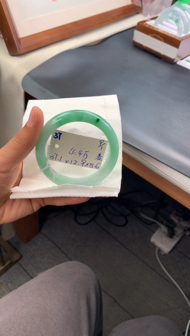 【闪购商品】翡翠手镯未镶嵌手镯