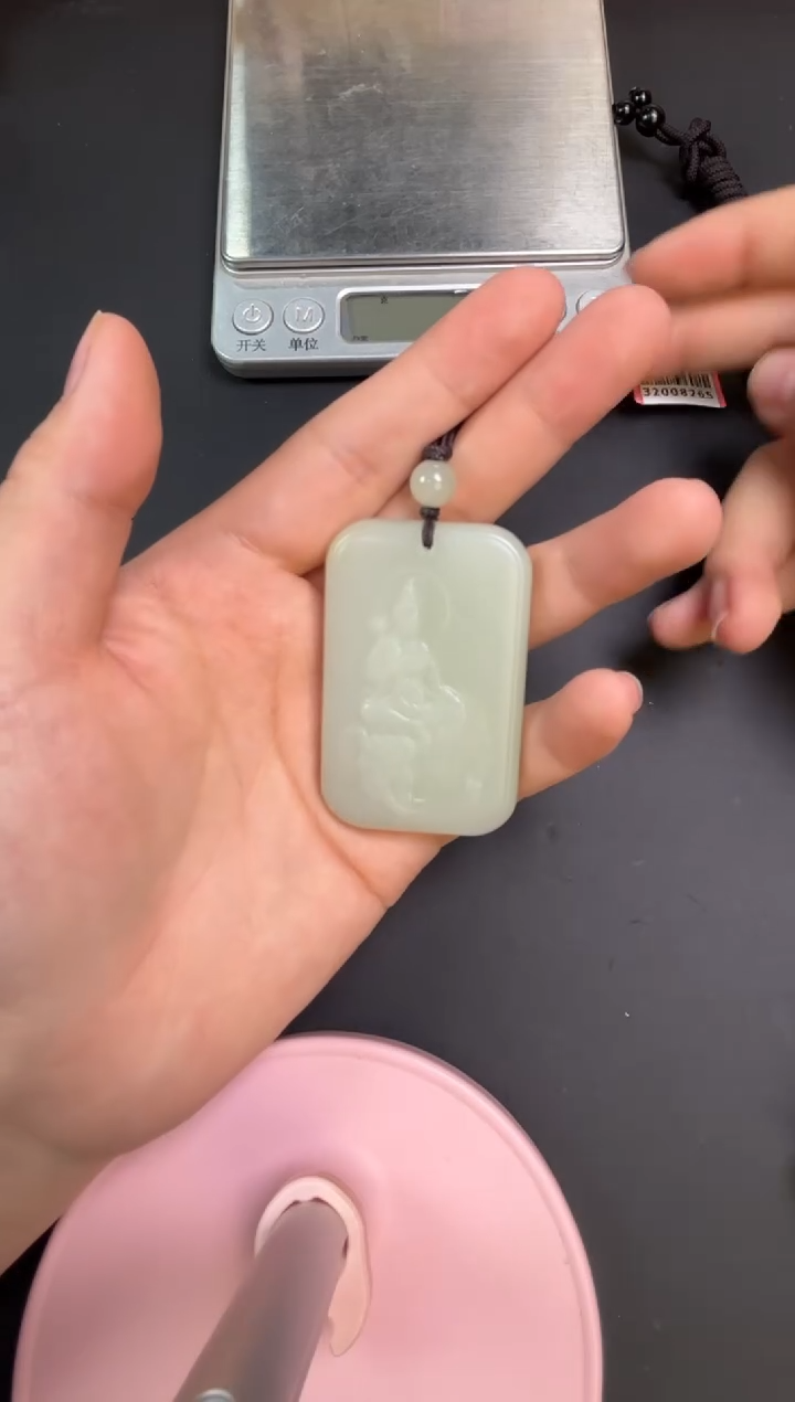 【闪购商品】和田玉吊坠(赠链)未镶嵌且末微色差迪克兰一细吊坠