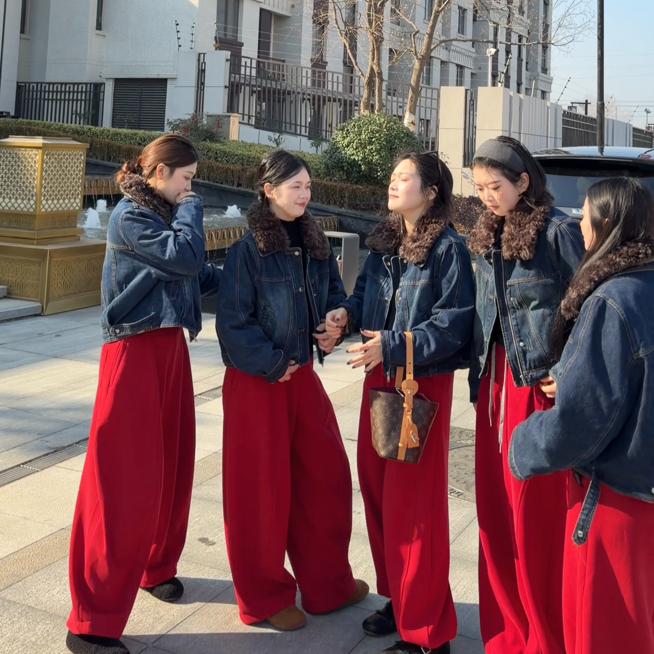 郭丽家小款羽绒牛仔外套