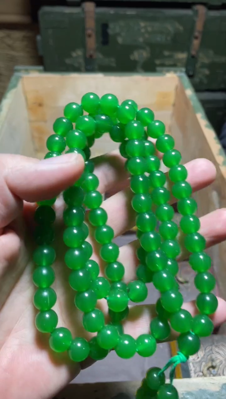 【闪购商品】绿项链1件卡1.0