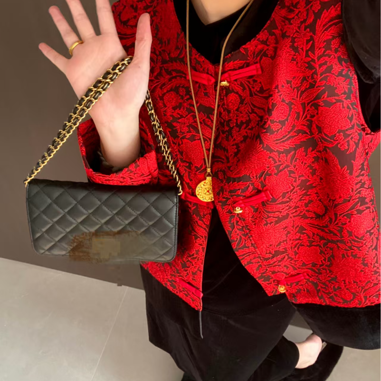 新中式国风刺绣盘扣马甲时尚套装红色冬季重工拜年服国潮新年战袍