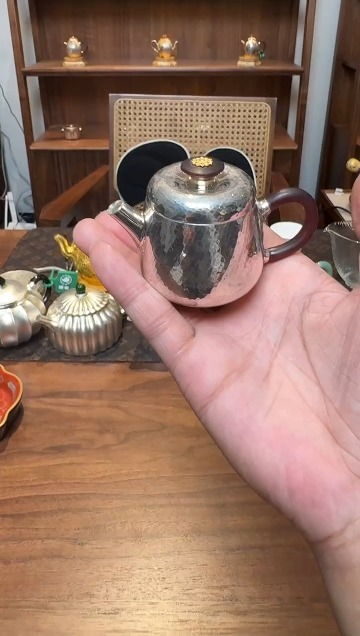 【闪购商品】呆坐 锤纹一人饮巨轮壶--------