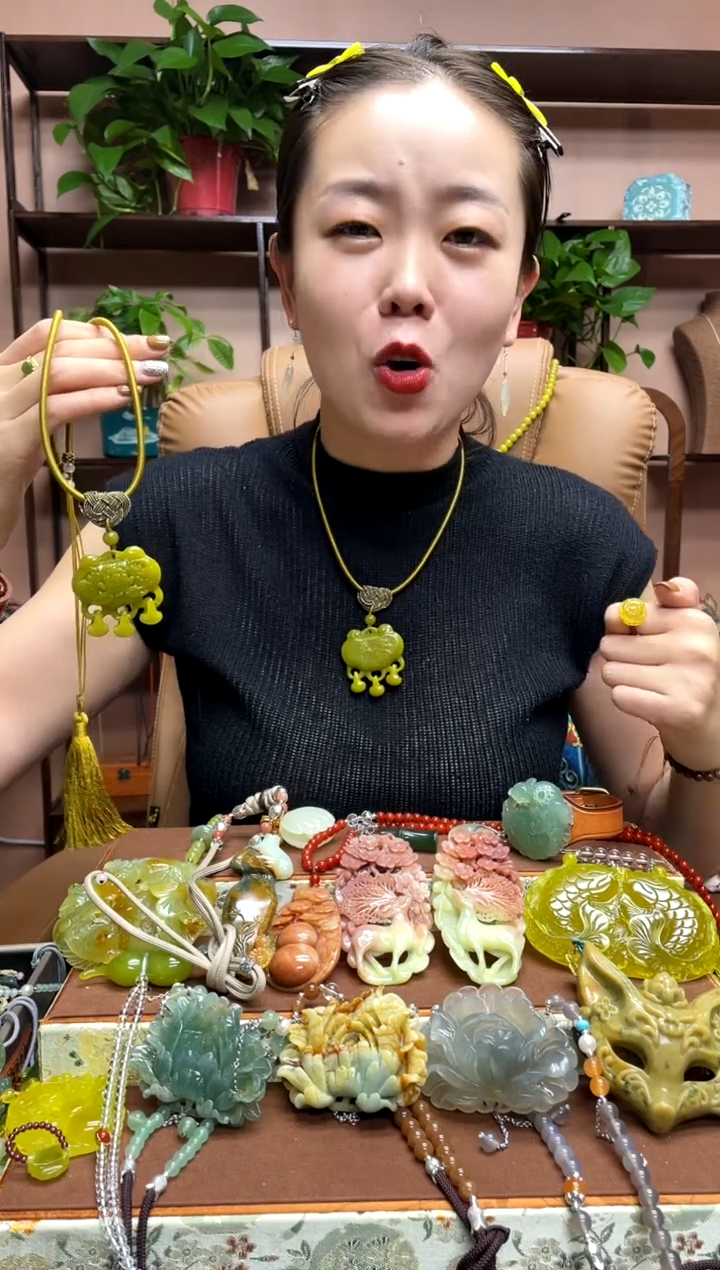 未镶嵌岫玉吊坠多样性发货发其中之一