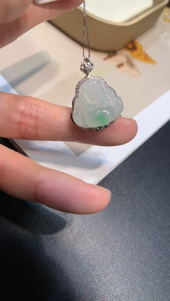 颈饰18K金镶嵌翡翠佛公