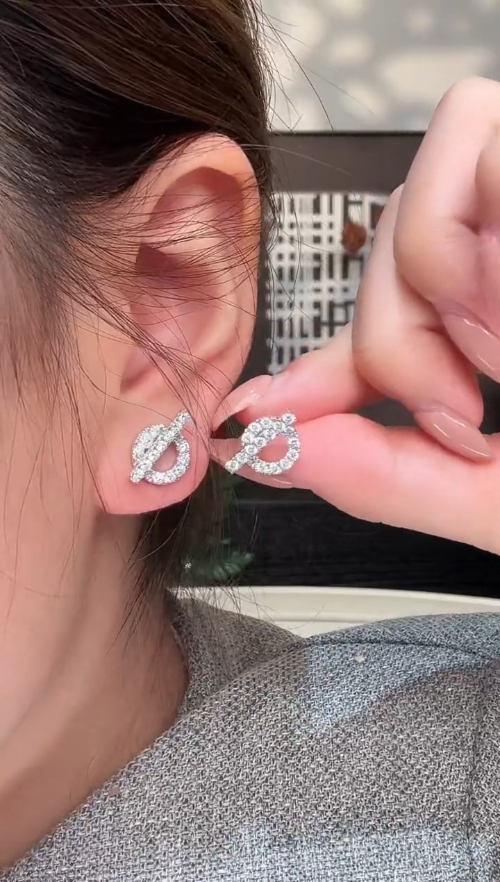 18K金镶嵌实验室培育钻石耳饰@@耳钉白圆形小Q