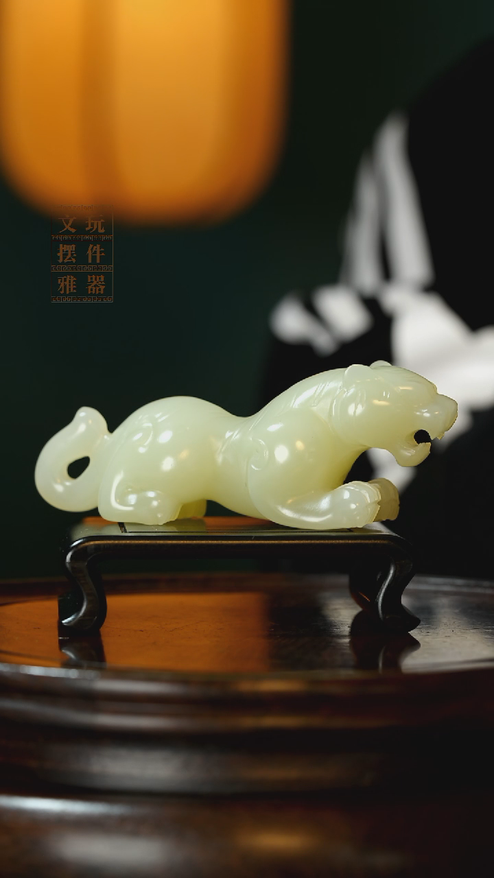 玉《伏虎》手把件摆件