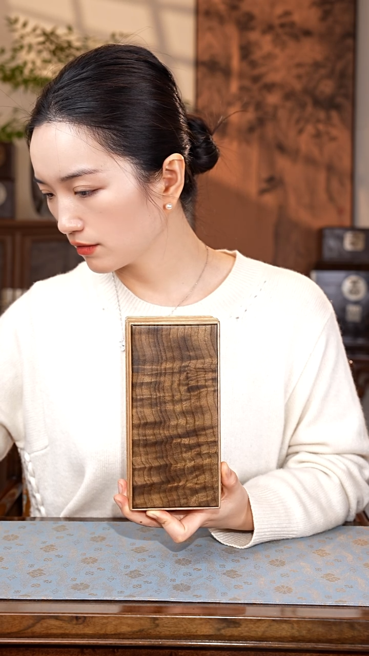 乌木类家具金丝楠阴沉木 满纹精品手捧盒