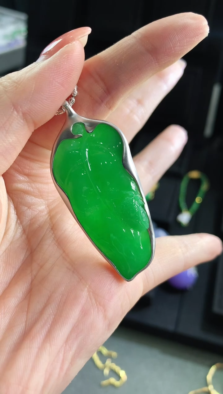 【闪购商品】翡翠颈饰18K金镶嵌吊坠