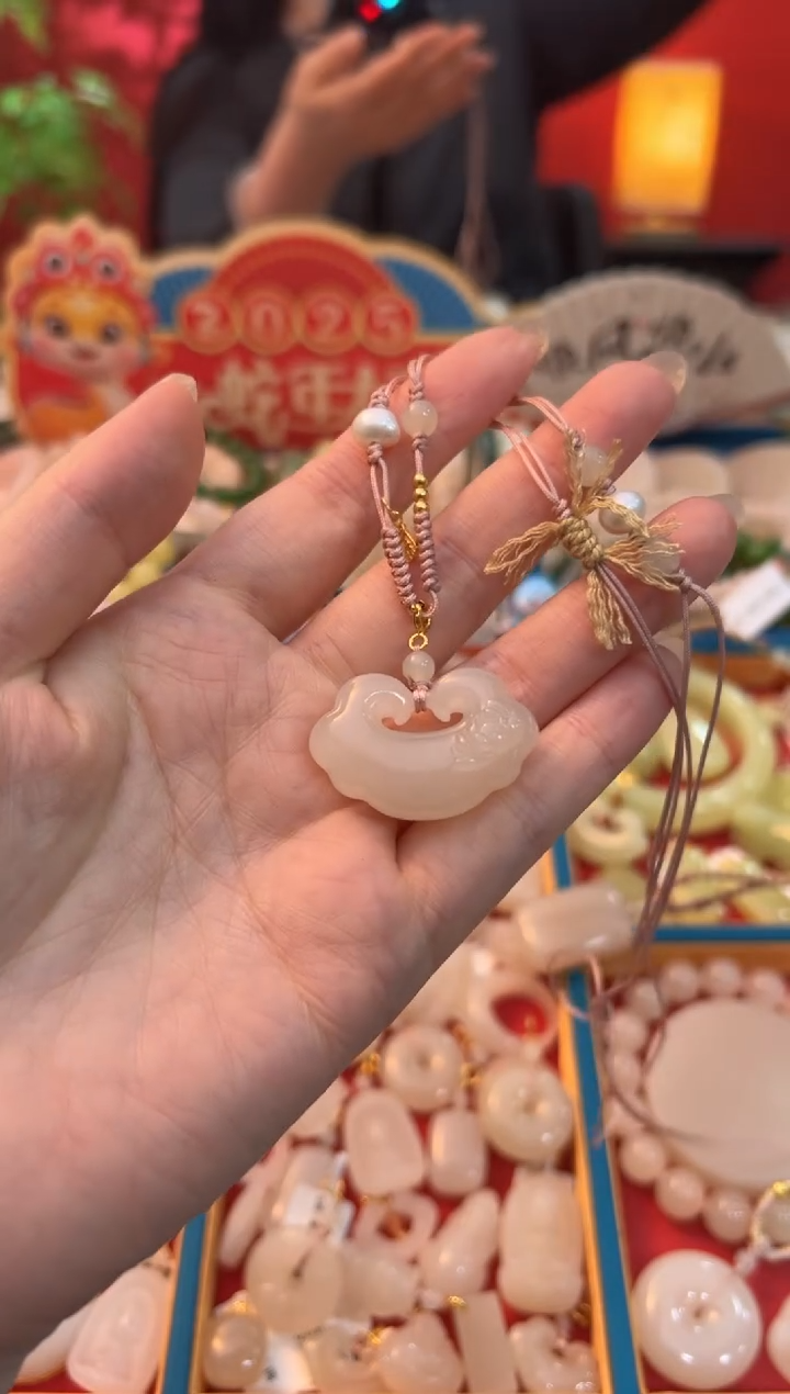 【闪购商品】和田玉吊坠未镶嵌藕粉中号如意锁