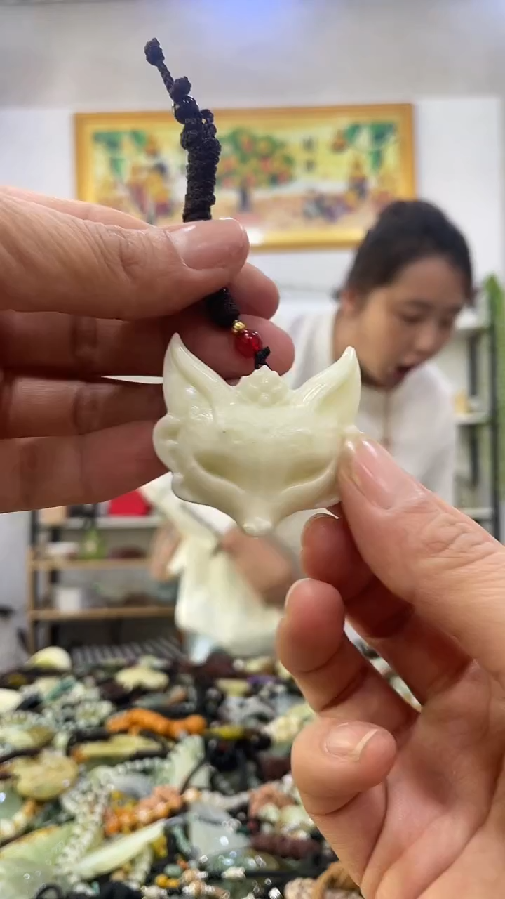未镶嵌蛇纹石玉挂件 