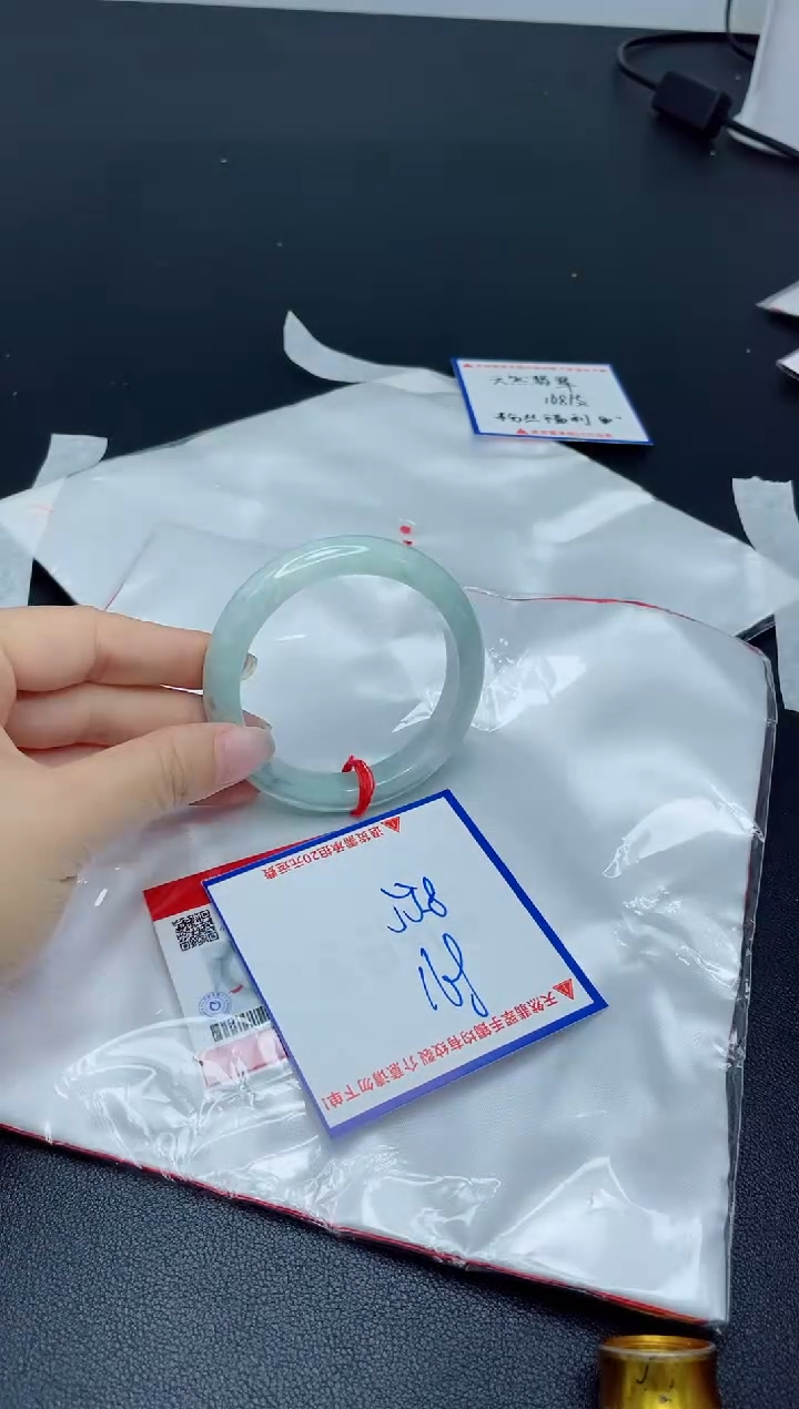 【闪购商品】翡翠手镯未镶嵌我