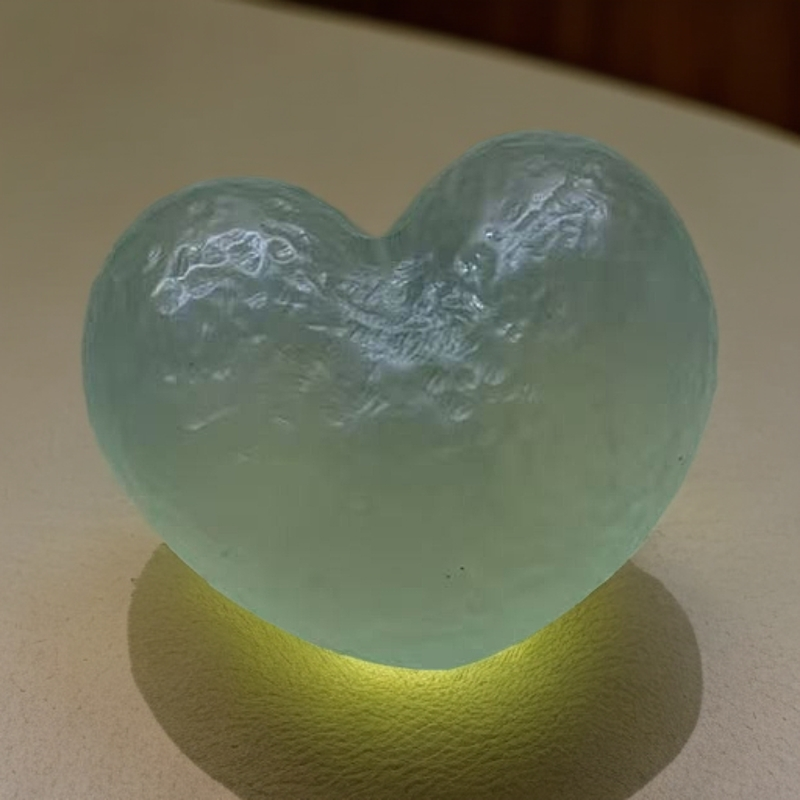 天然岫玉锤纹工艺淡绿色冰透小爱心