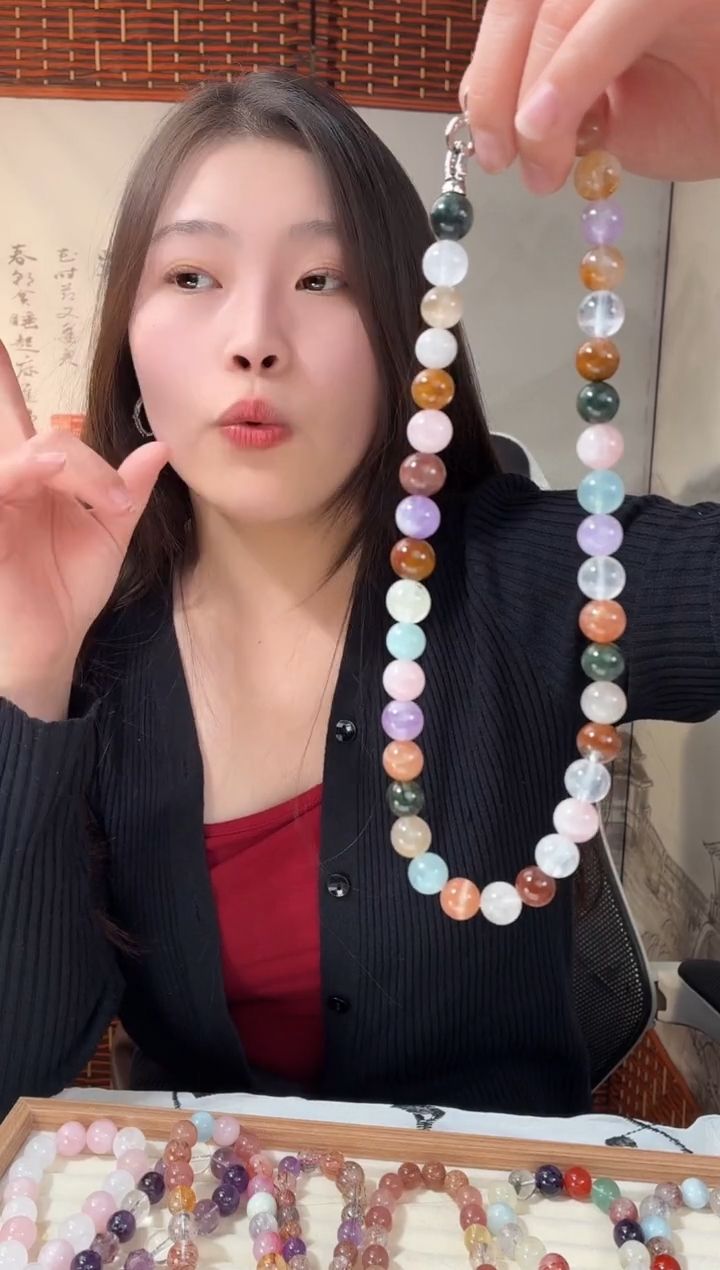 非金属无非金属无天然兔毛拉斯项链