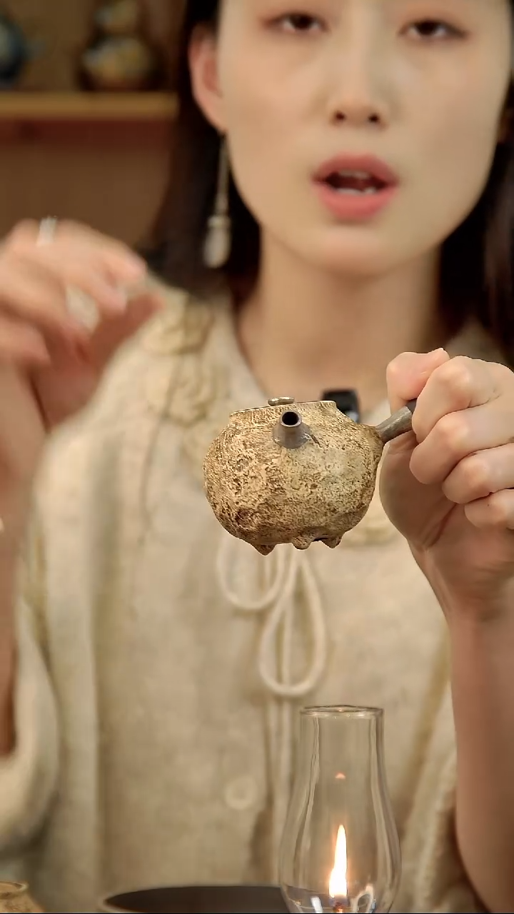 言野手作 粉引仿古锤纹三足侧把壶