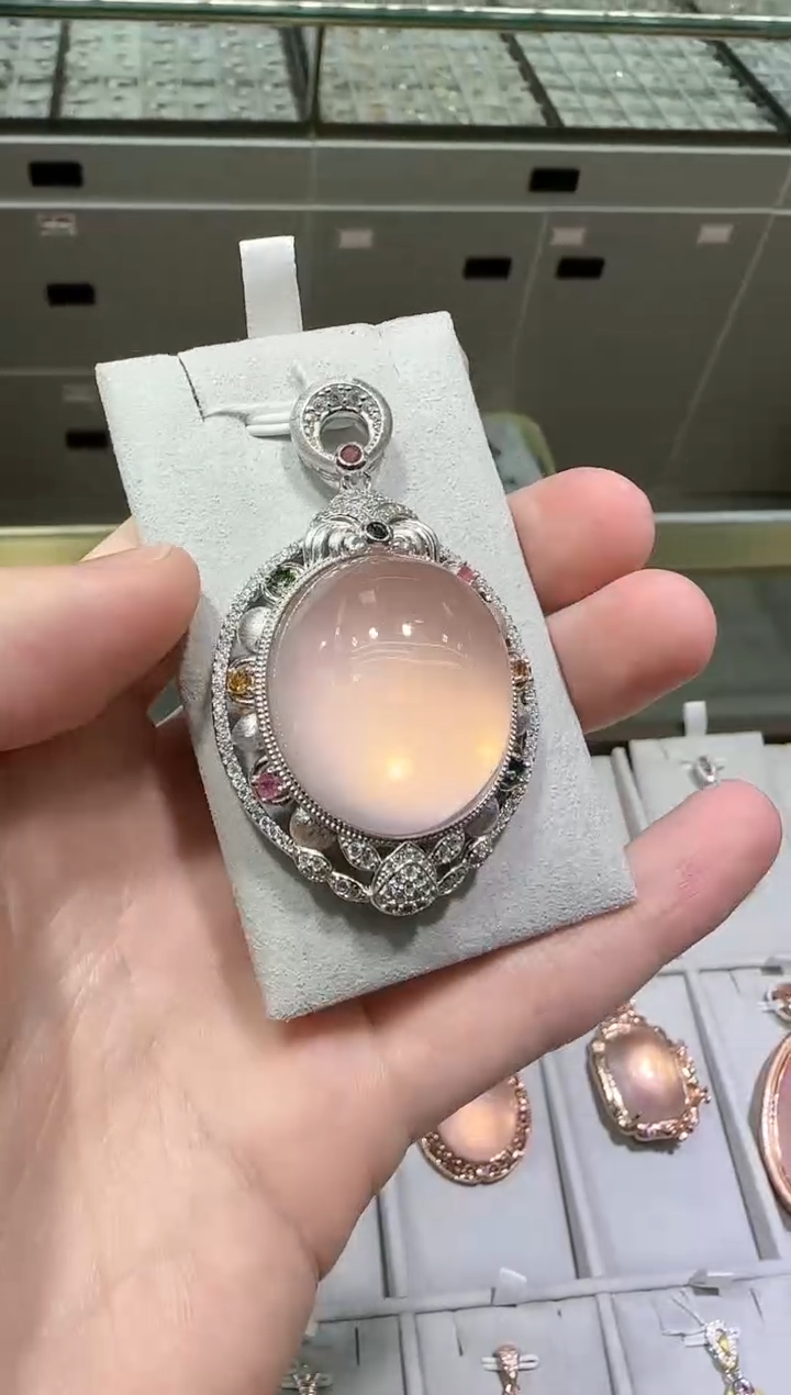 【闪购商品】芙蓉石颈饰银S925镶嵌23*28mm星光粉水晶高级款