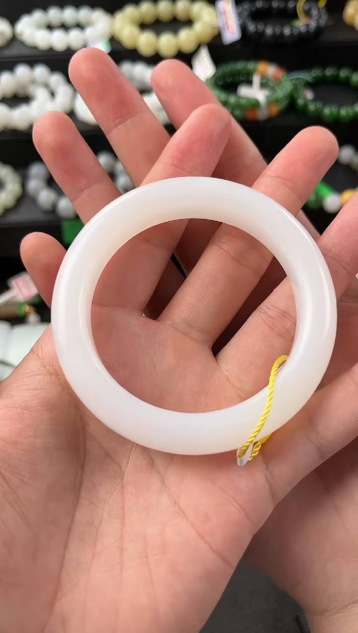 【闪购商品】和田玉手镯未镶嵌于田白玉手镯55.6微色差