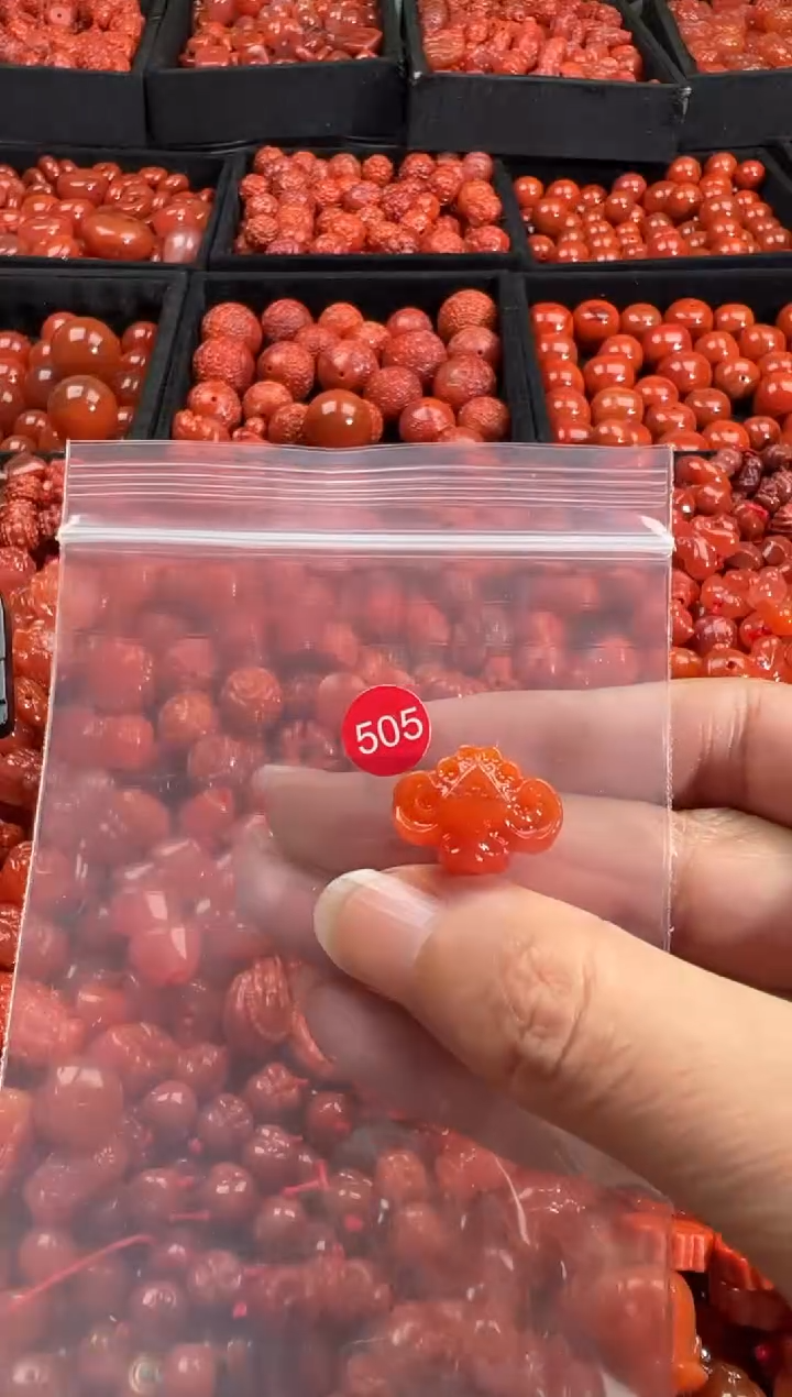 南红玛瑙未镶嵌颈饰1