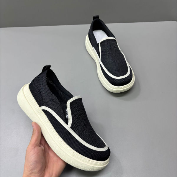 2025夏季网面男士休闲运动潮鞋轻便百搭黑色厚底时尚