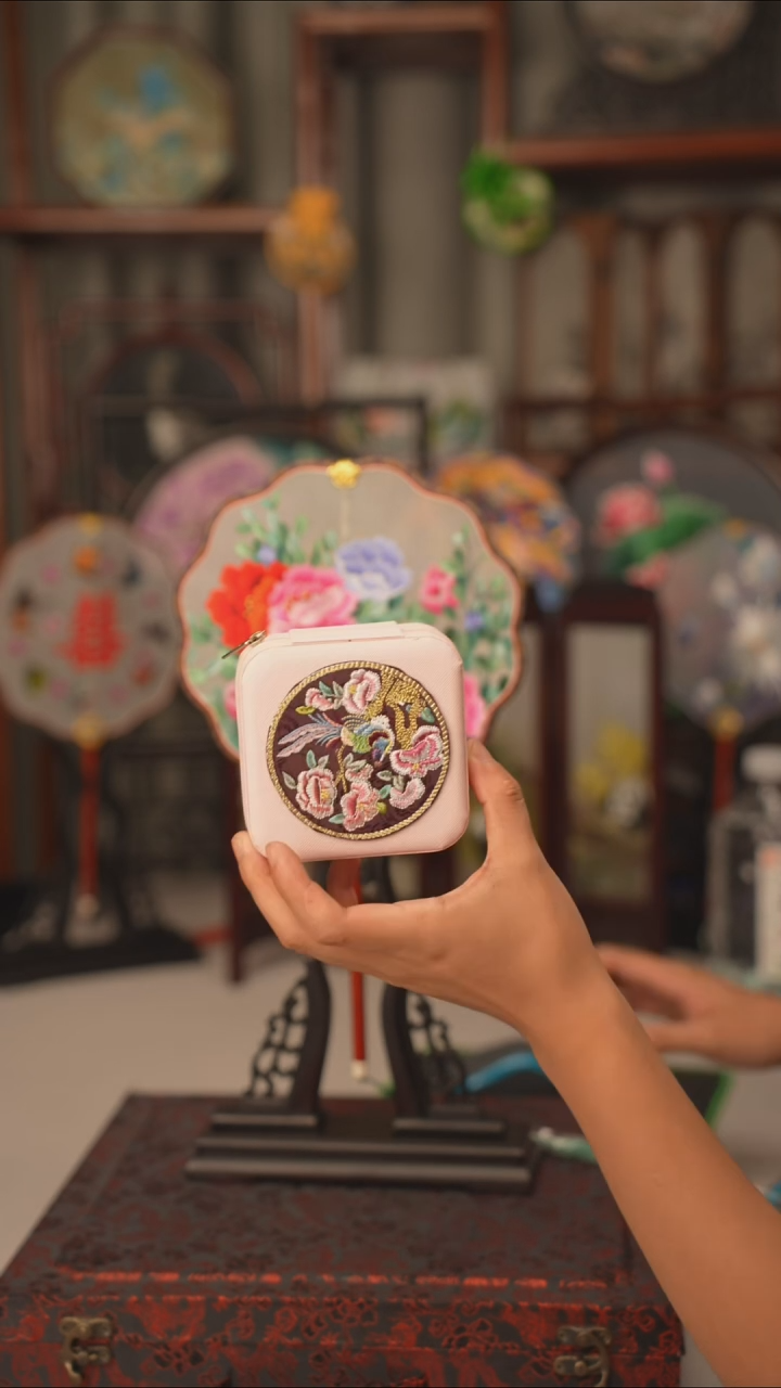扇子苏绣作品手工首饰盒