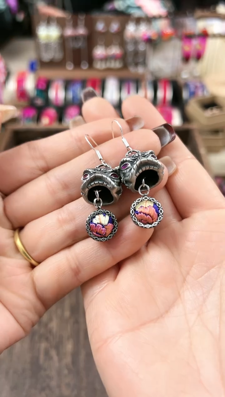 【闪购商品】织绣民族风老绣饰品102