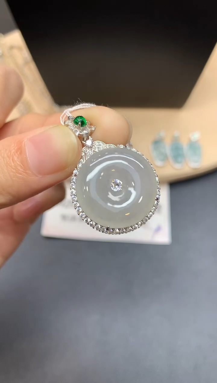 【闪购商品】翡翠吊坠(不含链)银S925镶嵌平安扣【多样性发其一】
