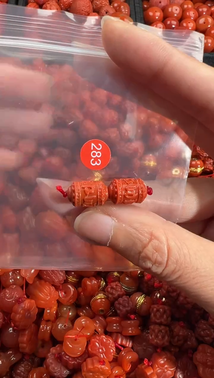 南红玛瑙未镶嵌颈饰1