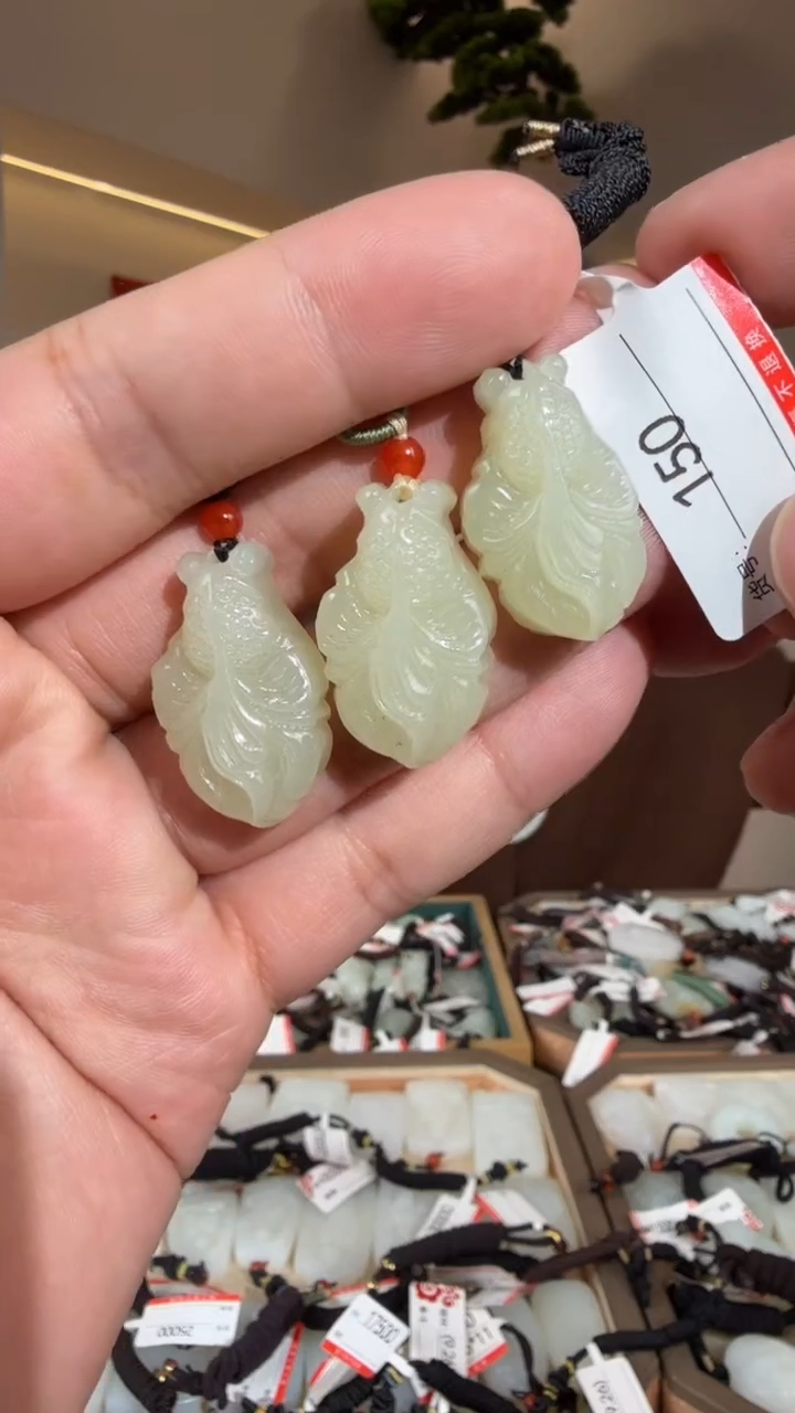 颈饰未镶嵌和田玉多样性发货发其中一件