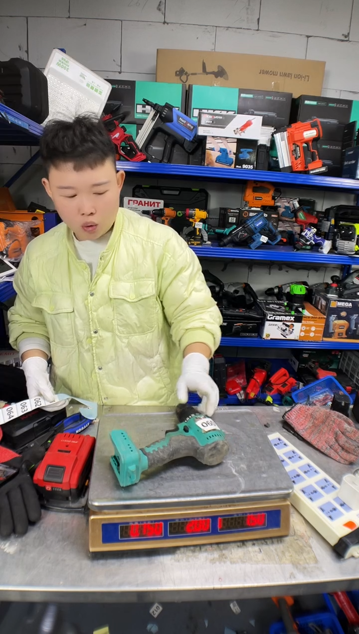 铭**心 二手工具听讲解看图片下单 没有运费险060