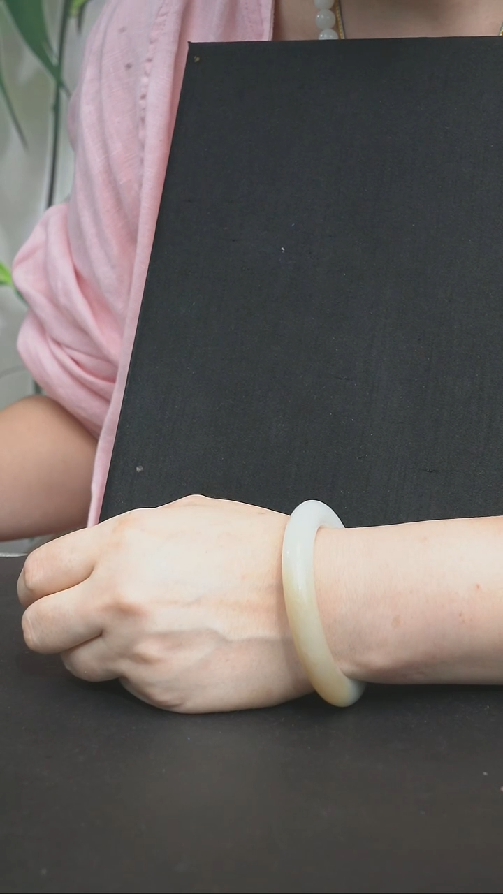 和田玉手镯未镶嵌桑*和田玉 手镯 未镶嵌 桑*