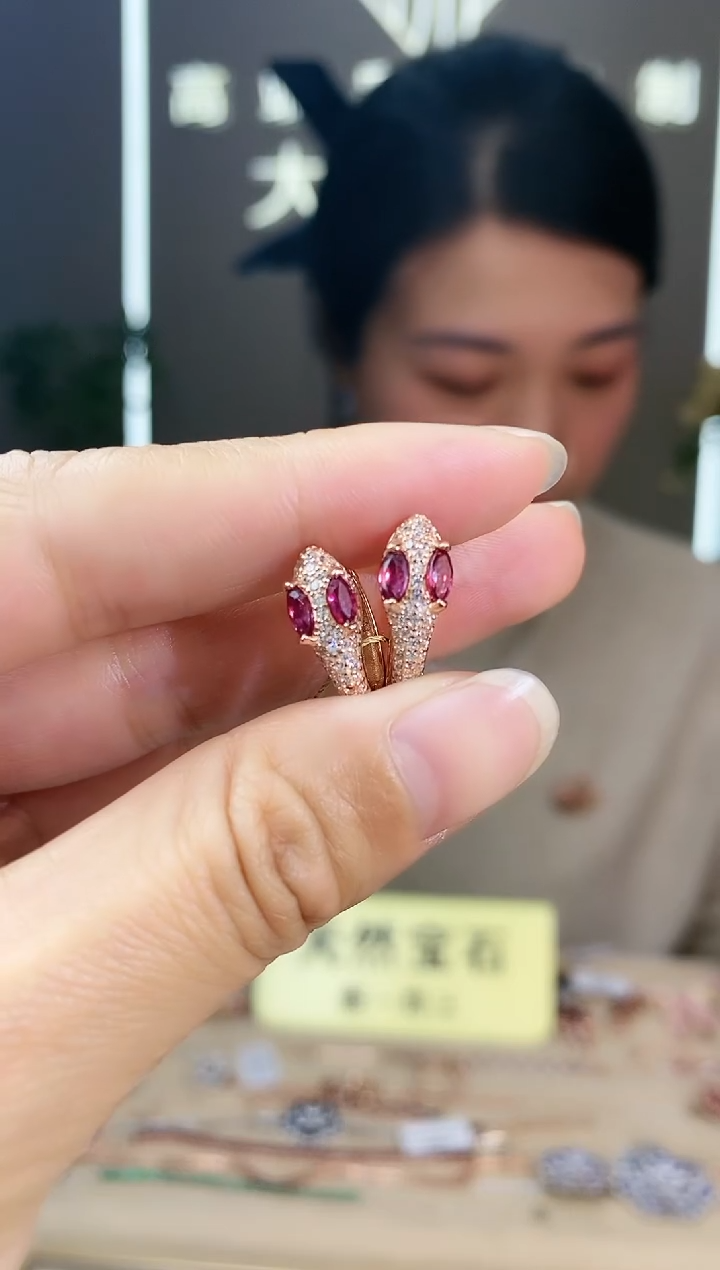 【闪购商品】红宝石耳饰银S925镶嵌耳饰