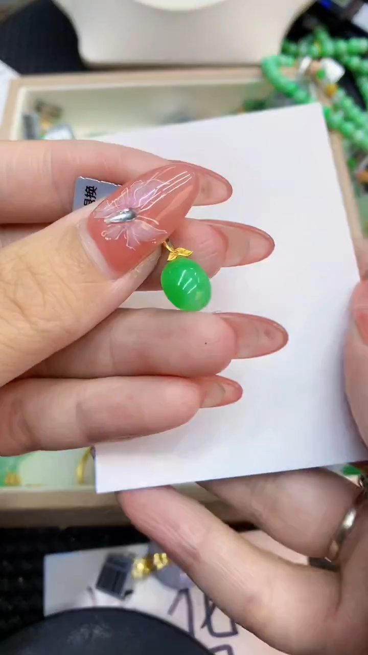 颈饰18K金镶嵌翡翠1